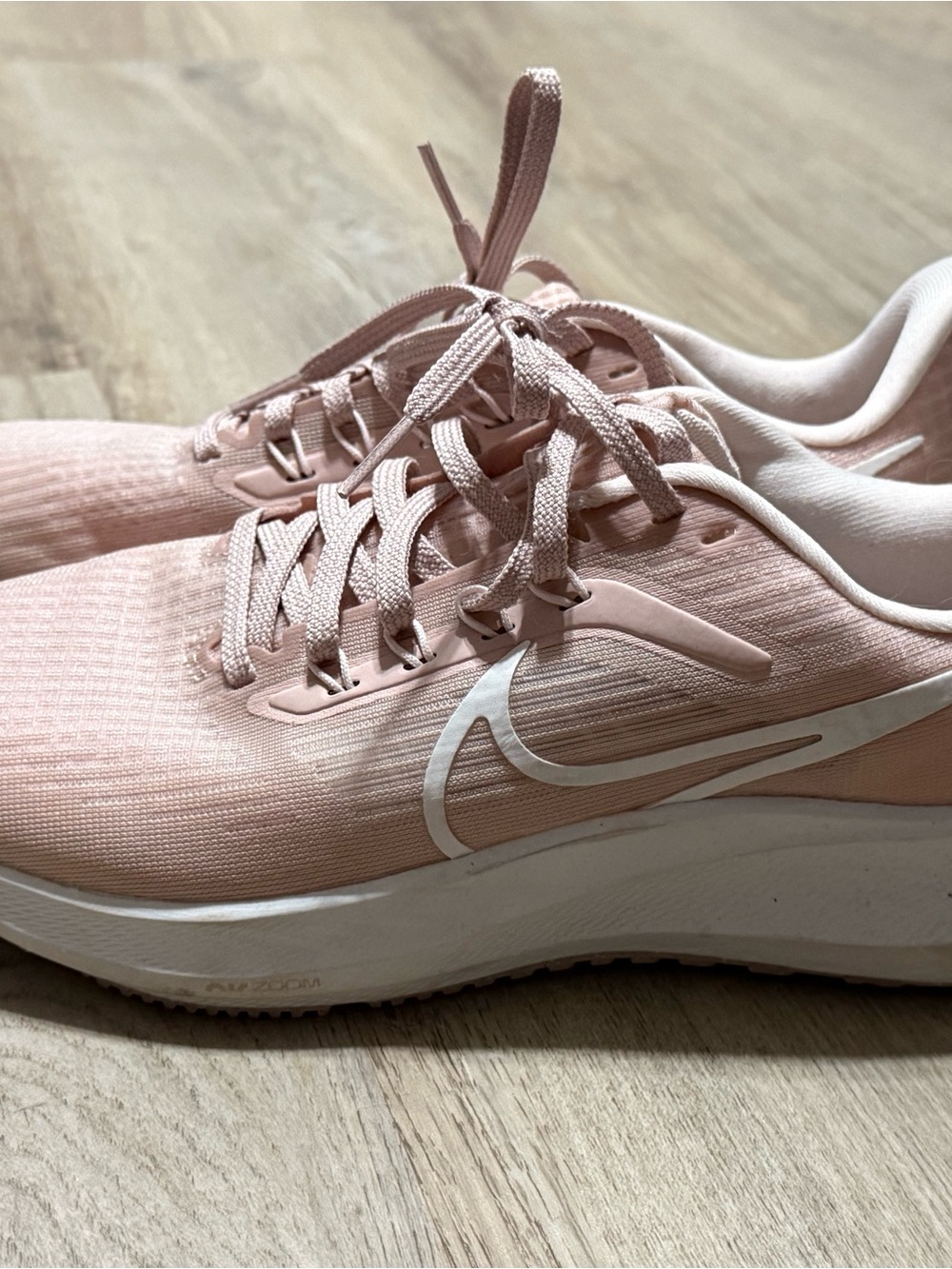 Nike Women's Blush Pink Lightweight Running Sneakers